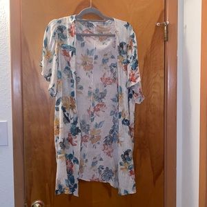 Cute kimono with flutter sleeves